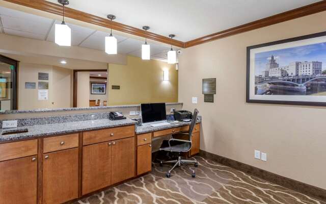 Comfort Inn & Suites Cedar Rapids North - Collins Road