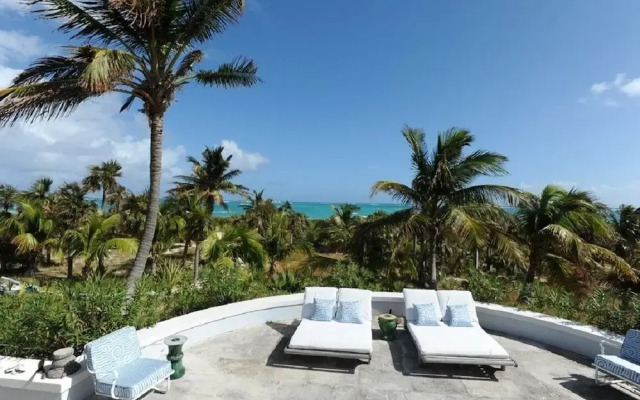 Secluded Paradise: Grand Estate With Kayaks And Snorkeling