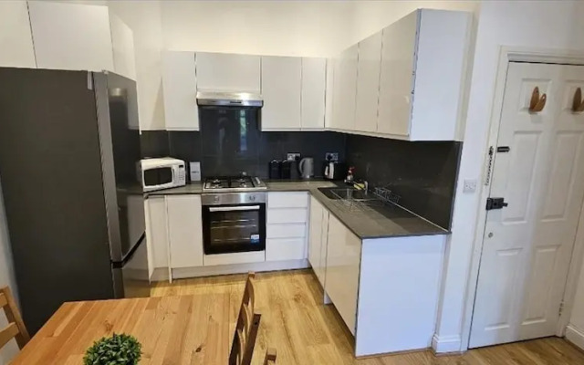 London Charm - Moscow Road Apartment