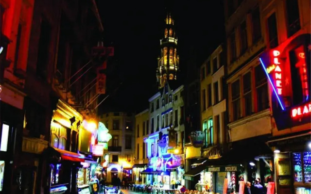 Redlotus Accommodation-Old City Inter
