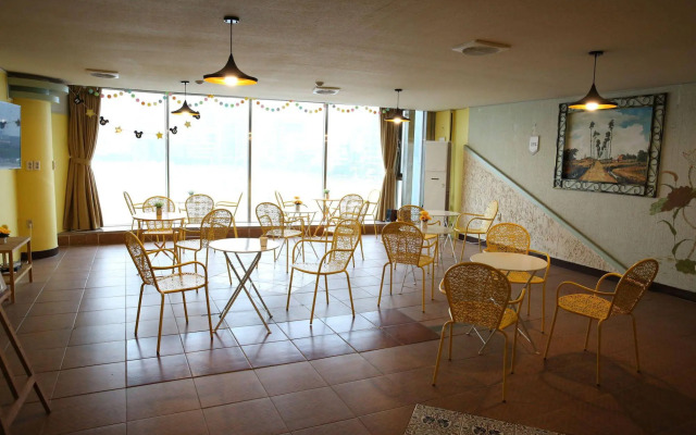 Yes Guesthouse - Hostel
