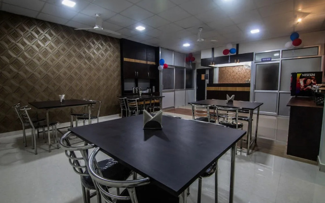 OYO 15700 Spectrum Residency
