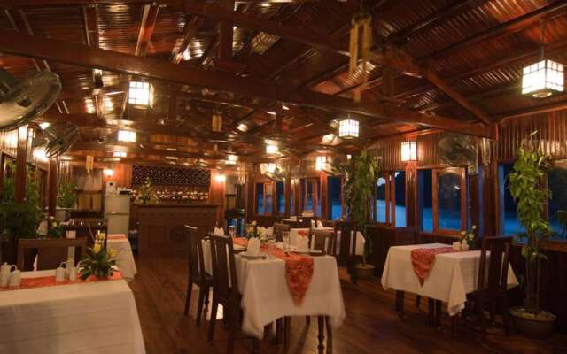 Huong Hai Junks Halong
