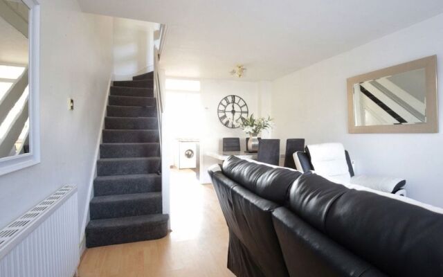 Arma Short Stays - Turner Close