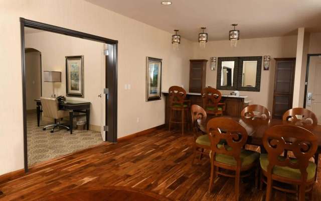 Woolley's Classic Suites Denver Airport
