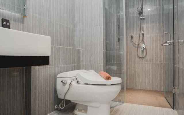 Comfortable Studio Room at Capitol Suites Apartment By Travelio