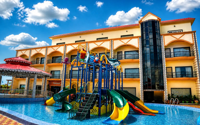 Grand Beach Resort – Pool – Mandarmani