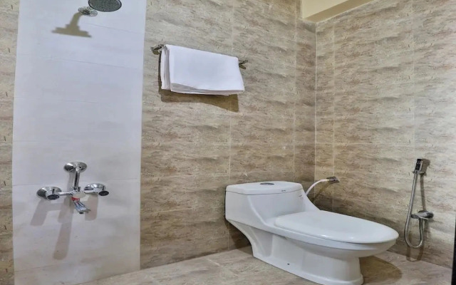 Daksh Hotel & Resort by OYO Rooms