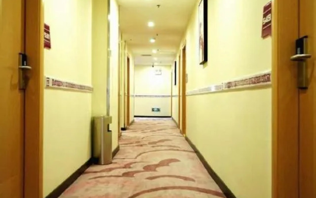 Elong ME Hotel (Guangzhou Panyu Shigang Pedestrian Street)