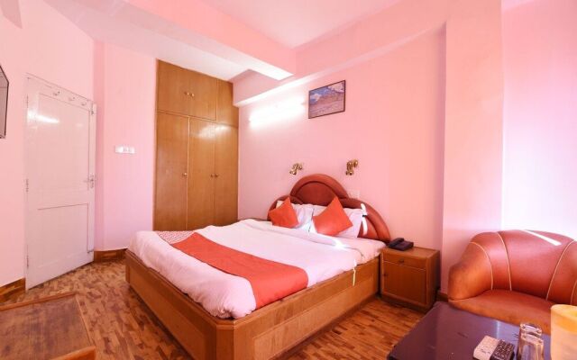 OYO 15765 Hotel Eve