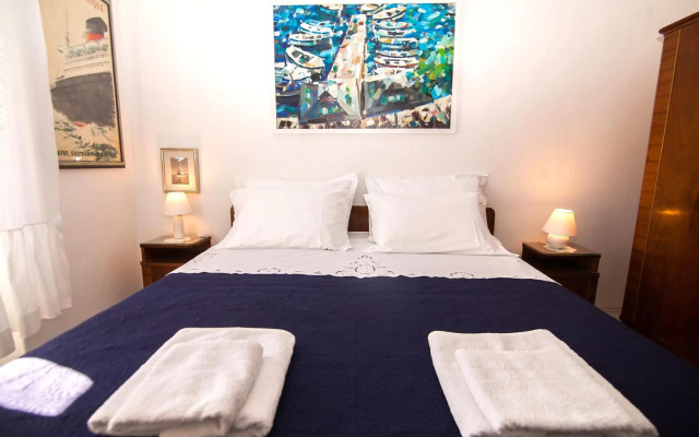 Apartment House Art Bol