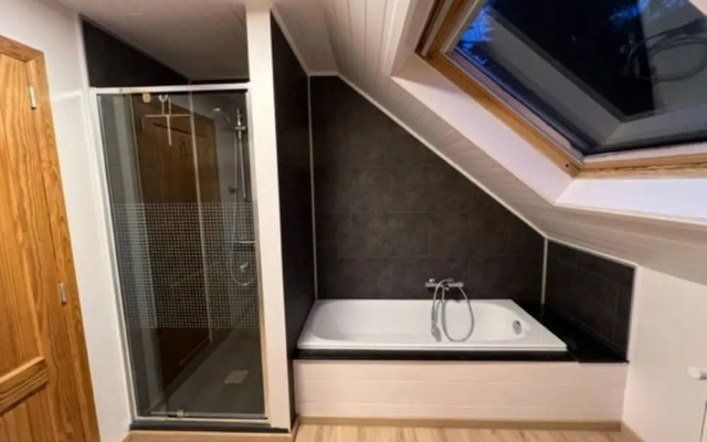 Quiet Villa with Hot Tub & Sauna