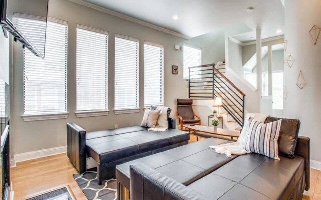 Grand Oak Lawn Town Home