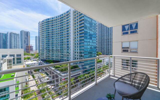 Lux 2BR Condo at Midtown