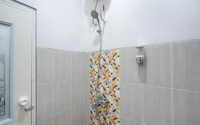 Super OYO 2285 Art Guest House Syariah