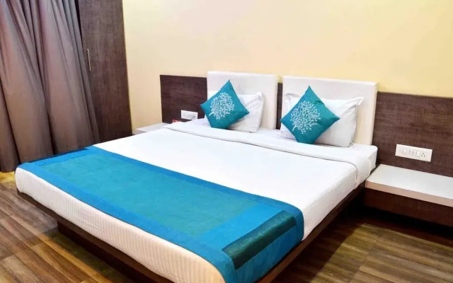 OYO 1535 Hotel Bee Town
