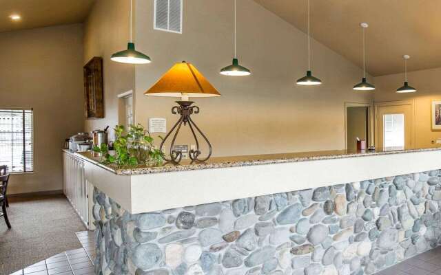 Quality Inn & Suites Minden
