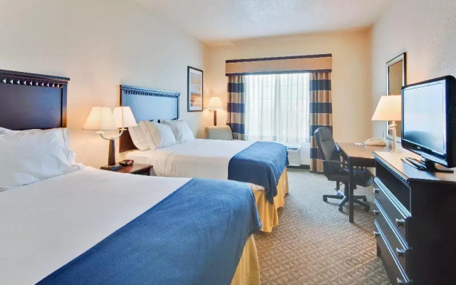 Holiday Inn Express Delano Highway 99