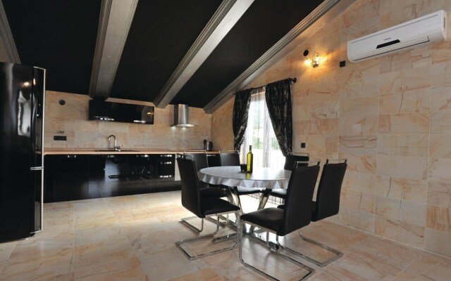 Amazing Home in Kastel Stari With Wifi and 6 Bedrooms