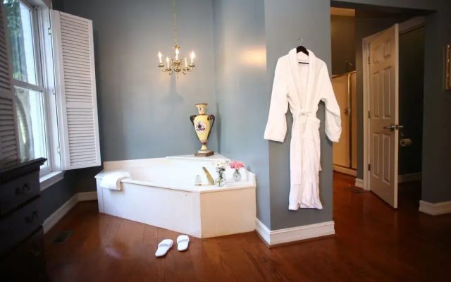 Stone Mountain Manor