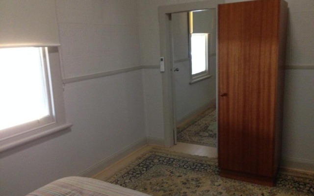 Showgrounds Cottage Naracoorte – Guest Rooms – Naracoorte