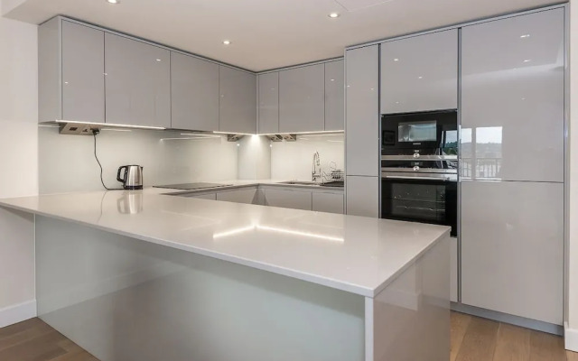 LUXURY Apartment Next to London RAF Museum