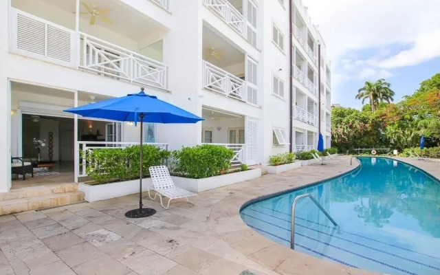 Beachfront luxury modern 2-bed apt with pool by BSL Rentals