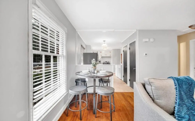 Spacious 2BR Duplex - Near Uptown Charlotte