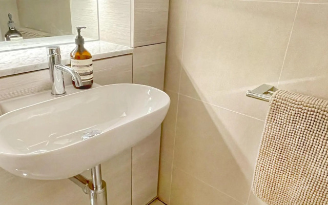 Luxurious 2 bed apartments Lavender Bay view