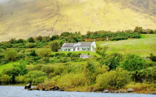 House With one Bedroom in Tourmakeady/derrypark, With Wonderful Lake V
