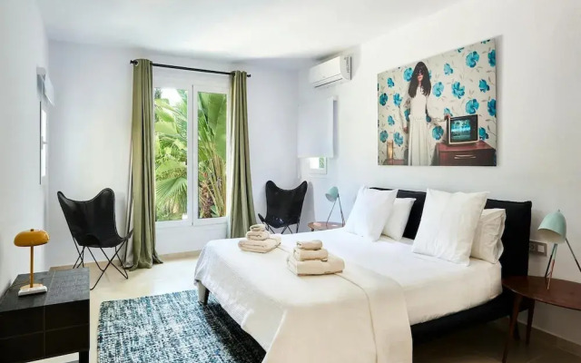 Lavish Villa Near Cala Llonga