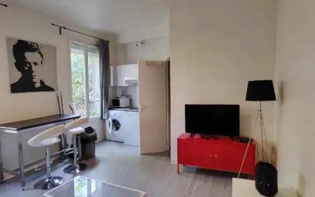 Charming Parisian studio!
