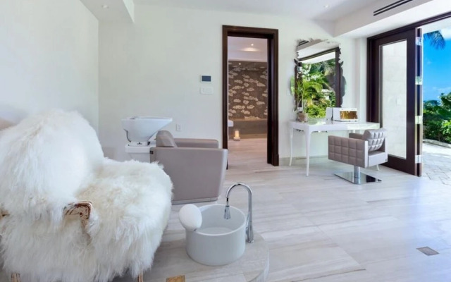 Sunny Vacation Villa 35