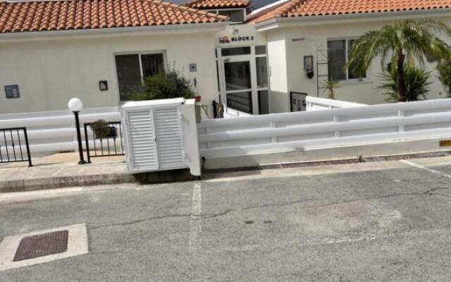 2 bed apt mountains and costal views with pool