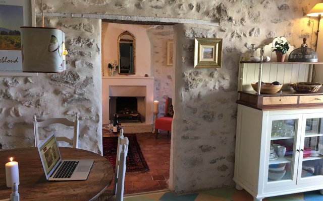 Historic Town House in Centre Vaison, Stone Throw Away From Pont Romain