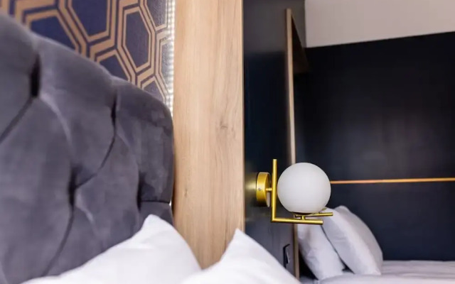 Hollywood Suite Sasco Apartments