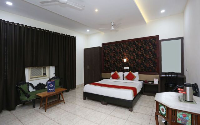 OYO 7880 Hotel Navrang