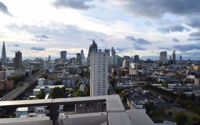 City Views 1 Bedroom Apartment in Shadwell
