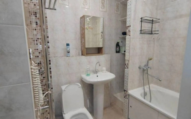 Cozy apartment on Leonova street 66