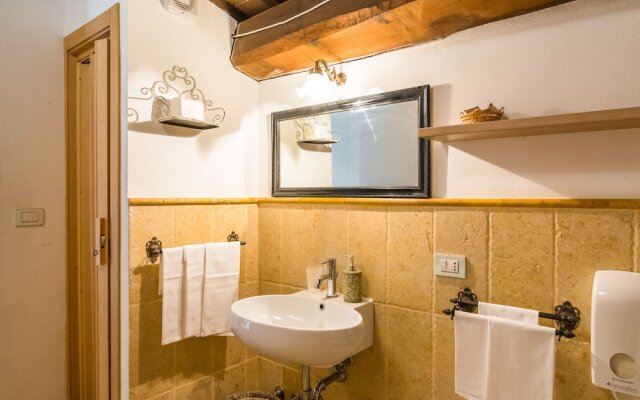 Farmhouse in Rapolano-terme With Swimming Pool, Garden, BBQ