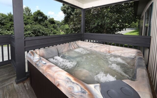 Cherry Blossom 11 - Three Bedroom Chalet