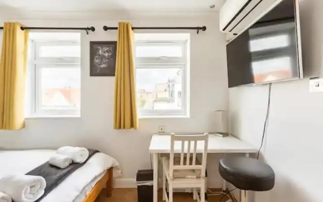 Highfield Avenue Cozy Apartment in London