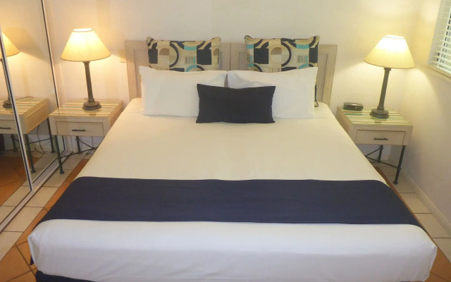 Palm Cove Tropic Apartments