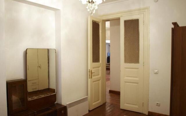 Historical 135 sqm apartment near Galata Tower