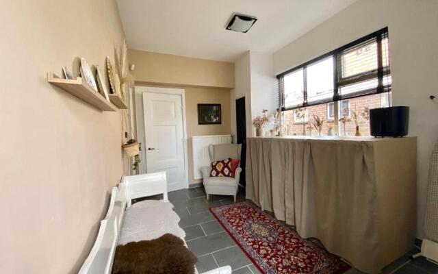 Studio Raif - Authentieke kamer met luxe privé badkamer