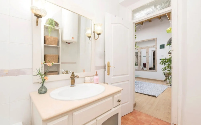 Starlight in Cadiz With 3 Bedrooms and 1 Bathrooms