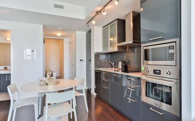 Brilliant High-Rise 2 Bed and Parking