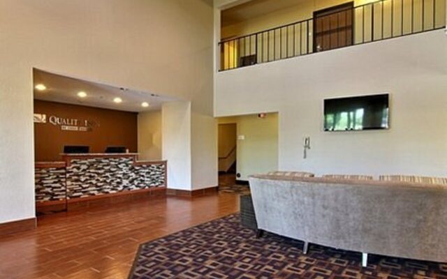 Quality Inn Chesterton near Indiana Dunes National Park I-94