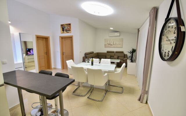 House Luxury Stone Villa Vir