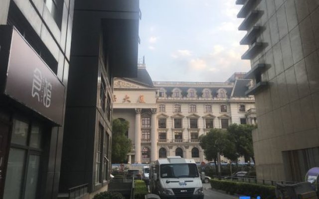 Yuju Hotel Apartment (Shanghai Pengpu New Village Subway Station)